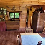 Srub Na Svahu Sjezdovky V Radvanicich Radvanice (Hradec Kralove)