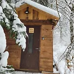Srub Na Svahu Sjezdovky V Radvanicich Alpehytte