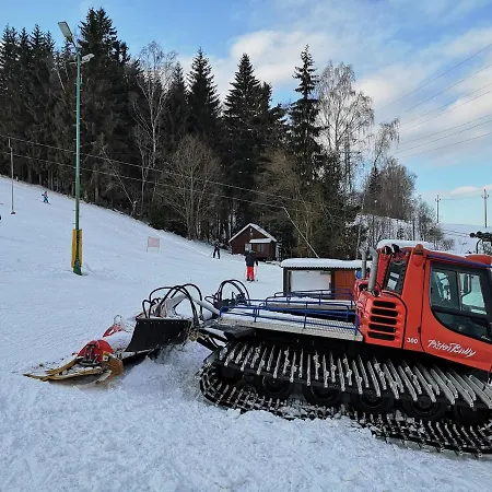 Chalé Srub Na Svahu Sjezdovky V Radvanicích