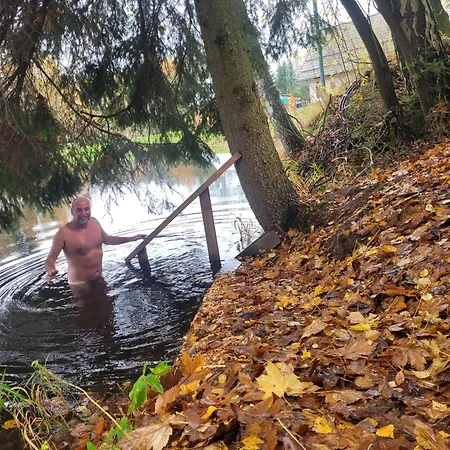 Srub Na Svahu Sjezdovky V Radvanicich * Radvanice (Hradec Kralove)
